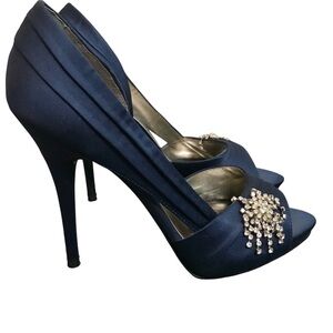 Guess rhinestone embellished blue heels size-7.5